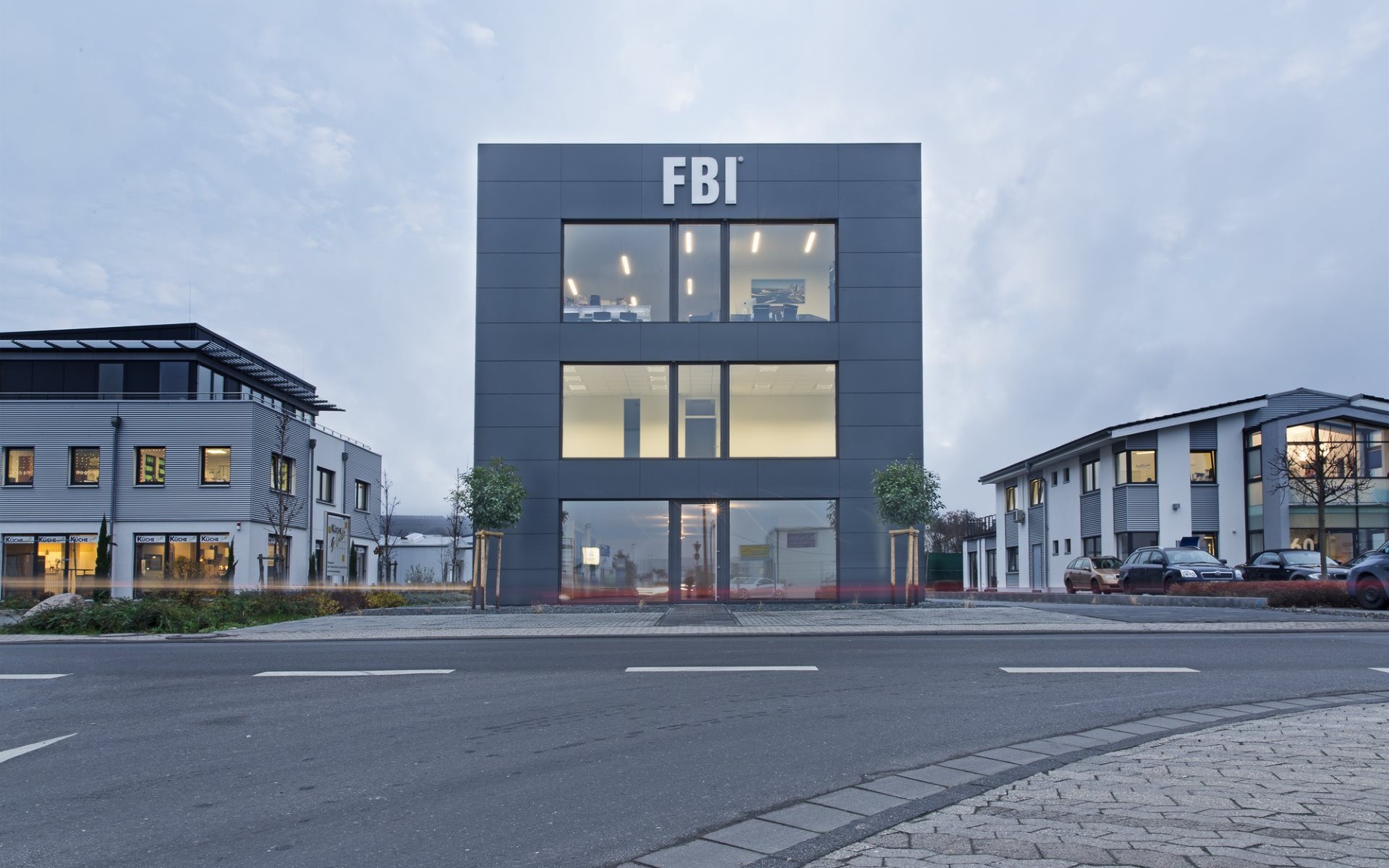 FBI Gebäude frontal 2000pxa